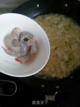 蛋黄虾仁豆腐羹的做法步骤:5