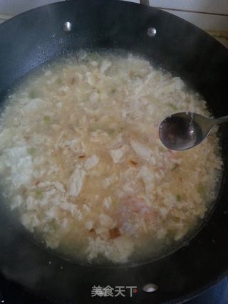 蛋黄虾仁豆腐羹的做法步骤:6
