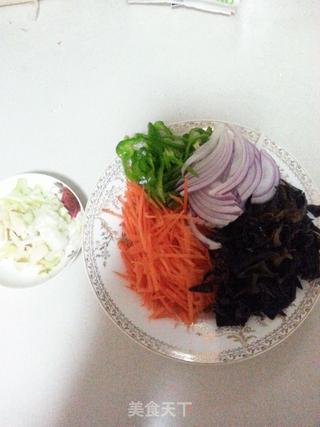 小炒鸭腿肉的做法步骤:2