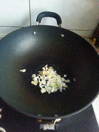 小炒鸭腿肉的做法步骤:3
