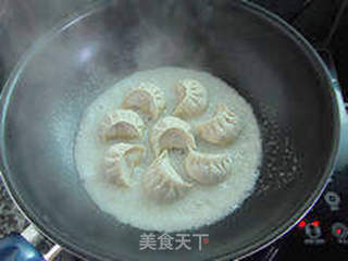 【冰花煎饺】--- 28步详细图解的做法步骤:24