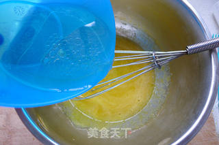 香蕉戚风蛋糕的做法步骤:4