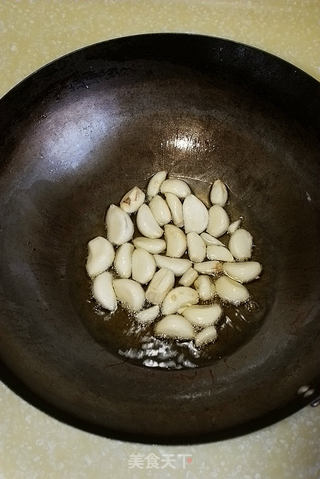 【金蒜烧米鱼】--蒜香十足的美味鱼的做法步骤:3