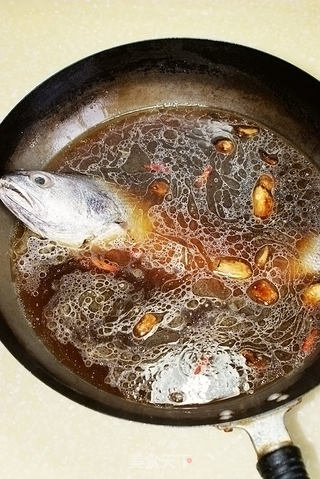【金蒜烧米鱼】--蒜香十足的美味鱼的做法步骤:6