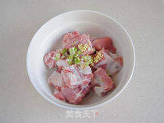 【排骨蒸豌豆】--- 从小吃到大的家乡菜的做法步骤:2