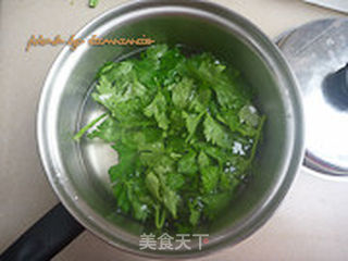 芹叶蛋花汤的做法步骤:2