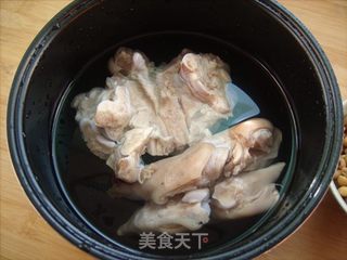 黄豆猪手汤的做法步骤：3