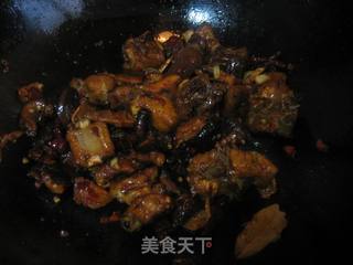 香菇烧排骨的做法步骤：7
