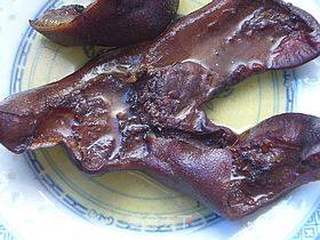 腊猪脸炒杏鲍菇的做法步骤:2