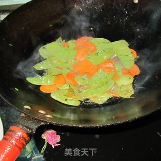 红萝卜煮剩饭的做法步骤：3