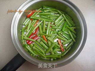 腊肠芹菜的做法步骤:4