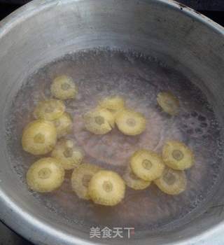 炝拌椒油藕片的做法步骤:3