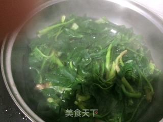 馓子拌菠菜的做法步骤：2