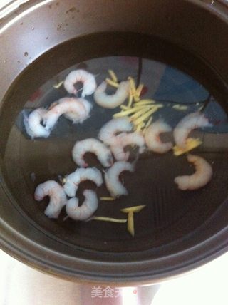 春季养肝碧绿汤—菠菜虾仁粉丝汤的做法步骤：6