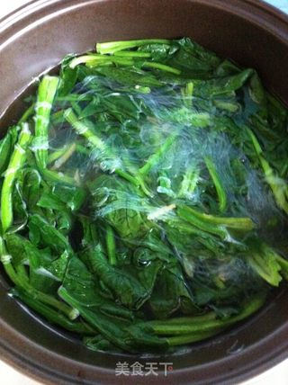 春季养肝碧绿汤—菠菜虾仁粉丝汤的做法步骤：7