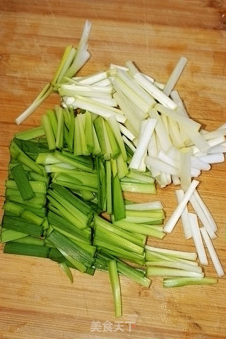 韭黄炒虾爬子肉的做法步骤:2