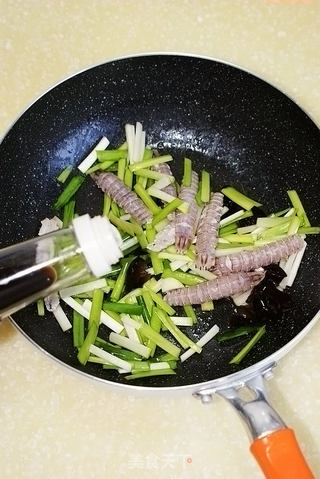 韭黄炒虾爬子肉的做法步骤:5