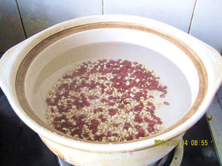去湿补脾养生粥------红豆薏米粥的做法步骤:4