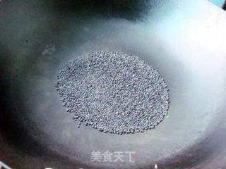 芝麻红薯粥的做法步骤:2