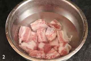 补钙养颜正当时--鲜藕红枣排骨汤的做法步骤:2