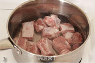 补钙养颜正当时--鲜藕红枣排骨汤的做法步骤:5