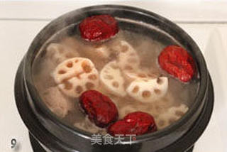 补钙养颜正当时--鲜藕红枣排骨汤的做法步骤:9