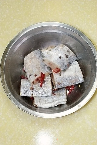 【一卤鲜带鱼】---胶东特色的腌制海鱼方法的做法步骤:4