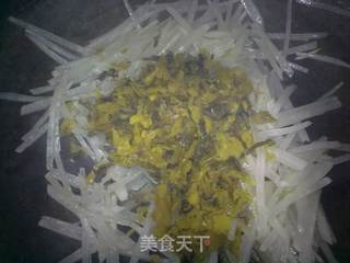 萝卜炒酸菜的做法步骤：4