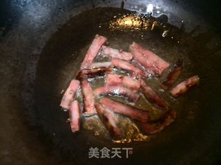 蒜苗炒腊肠的做法步骤：4