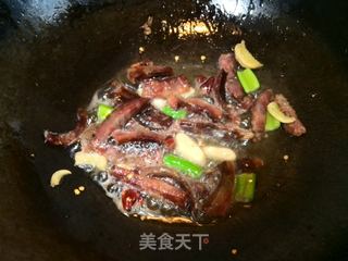 蒜苗炒腊肠的做法步骤:5
