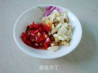 酸黄瓜炒猪皮的做法步骤:4