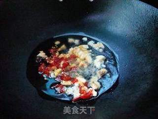 酸黄瓜炒猪皮的做法步骤:5