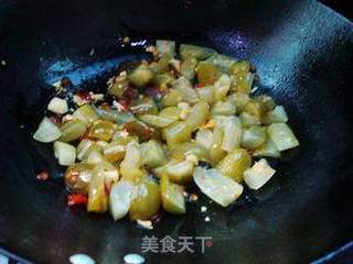 酸黄瓜炒猪皮的做法步骤:6