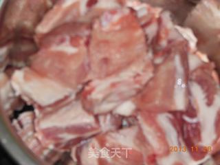 粉蒸排骨的做法步骤：1