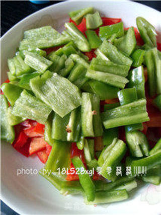 私房菜:双椒炒火腿的做法步骤:2