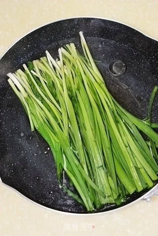【粉条拌韭菜】--春天里的清肠养生菜的做法步骤:5