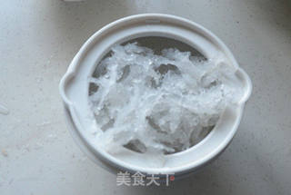 美容养颜——冰糖雪梨炖燕窝的做法步骤:2