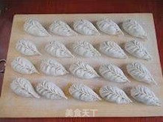 【半甜咸猪肉蒸饺】--- 半甜半咸的地方口味的做法步骤:7