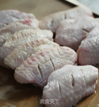 无油鸡翅的做法步骤:2