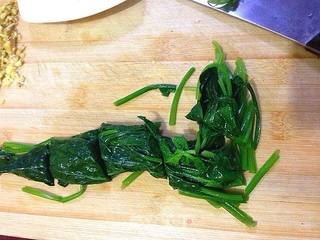 花生拌红根菠菜的做法步骤:4