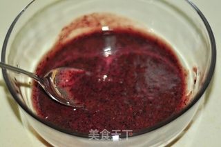 蓝樱桃朗姆酒冰淇淋的做法步骤:4