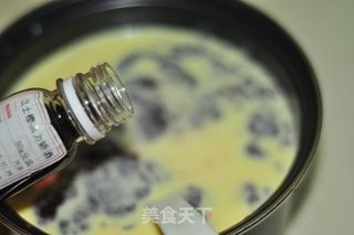 蓝樱桃朗姆酒冰淇淋的做法步骤:8