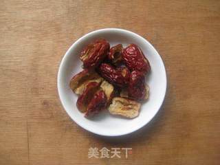 桂圆花旗参乳鸽汤的做法步骤:2