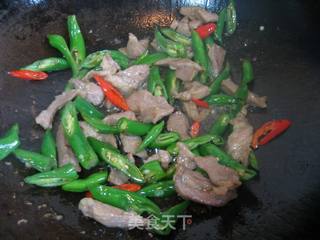 尖椒炒肉的做法步骤:4