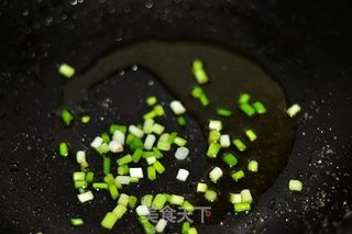 肉丁豌豆盖浇饭的做法步骤:3
