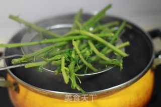 枸杞叶猪肝瘦肉汤的做法步骤:5