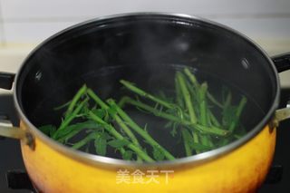 枸杞叶猪肝瘦肉汤的做法步骤:4