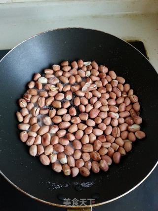 盐烤花生的做法步骤:4