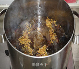 双耳桂圆红枣羹的做法步骤:7
