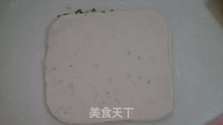 分分钟打造烤箱版葱香饼——葱香饼的做法步骤:4